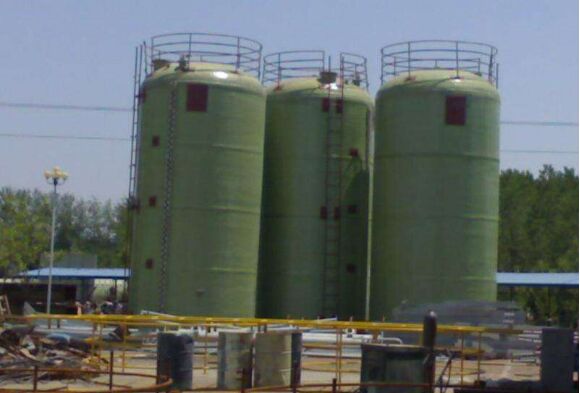 玻璃鋼鹽酸罐施工現場圖